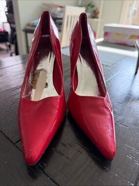 DIVA Lounge Red Patent Pointed-Toe Heels